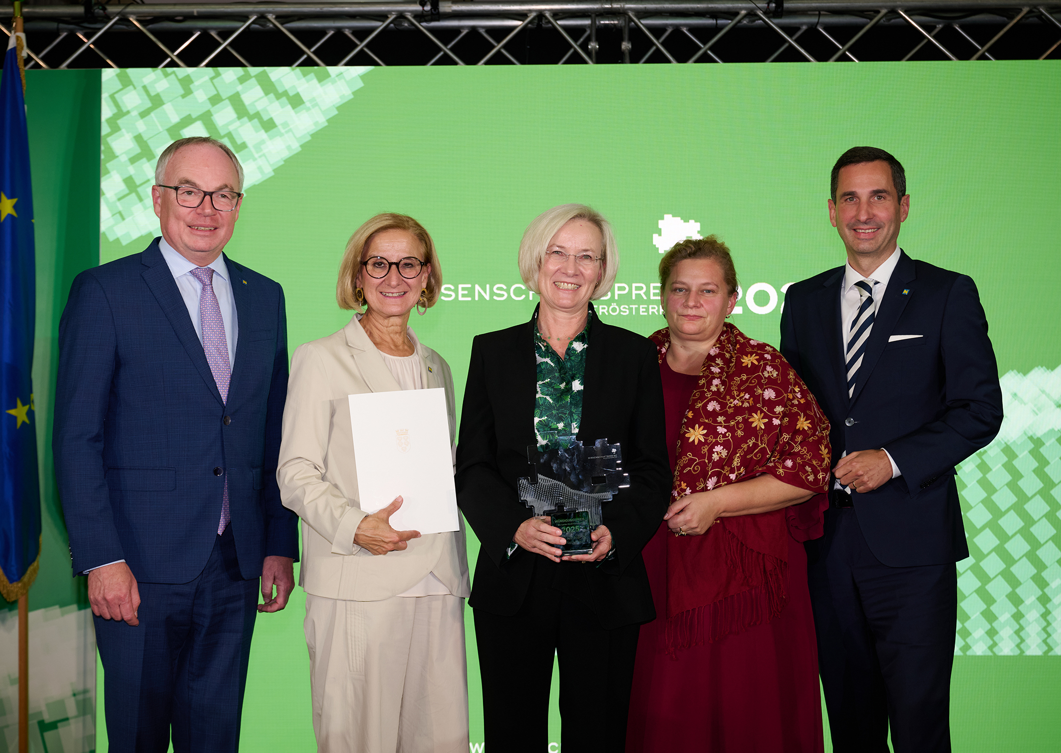Wissenschaftsehrung von Prim. Julia Mascherbauer mit Ehrengästen